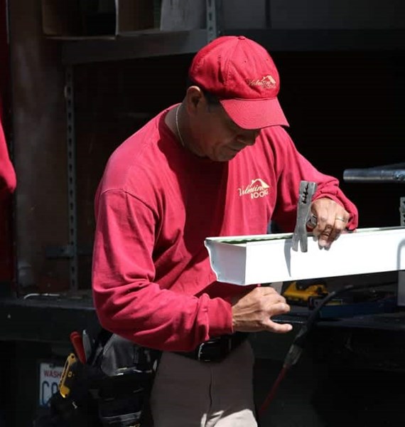 rain gutter - valentine roofing - seamless aluminum gutter system