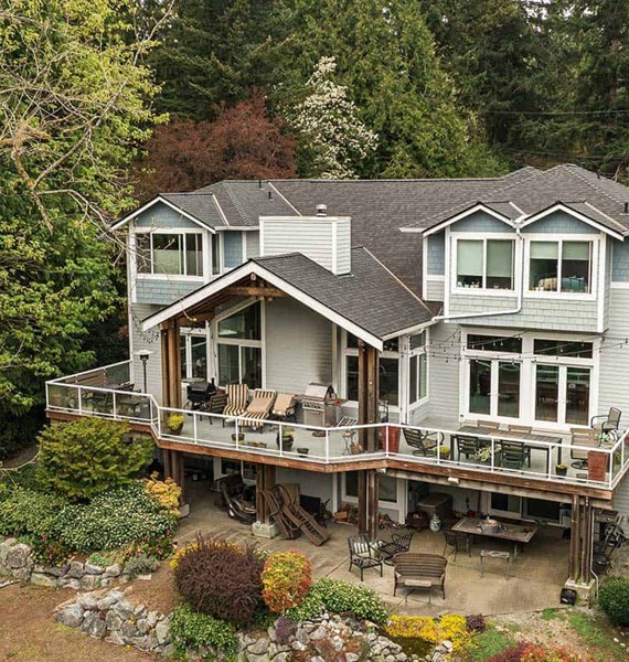 Onyx Black Owens Corning Duration Flex Shingles on Lake Forest Park Home