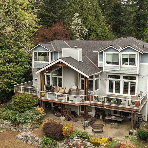 Onyx Black Owens Corning Duration Flex Shingles on Lake Forest Park Home