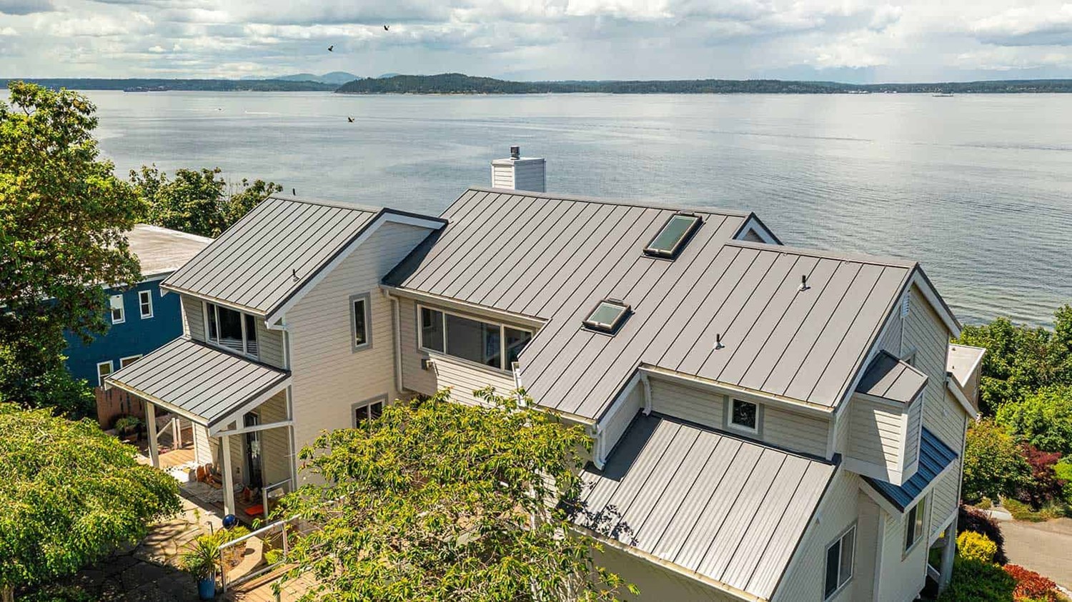 Metal standing seam panel roof installation in Seattle, Washington