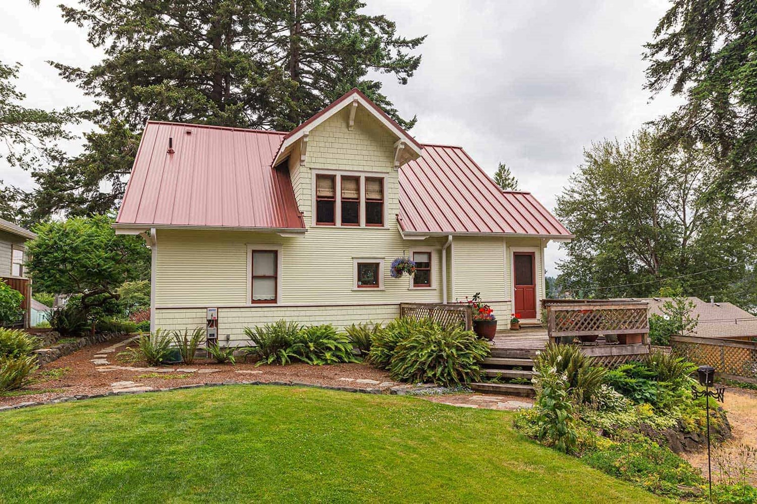 Tacoma Standing Seam Metal Panel in Colonial Red