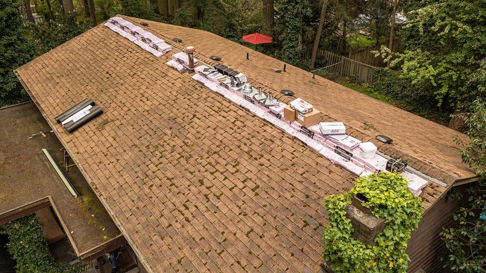 The before of Cyndi and Danny's roof
