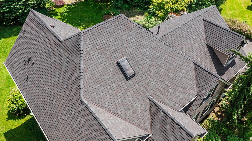 Big 2-story home in Seattle, Washington with a composite roofing system
