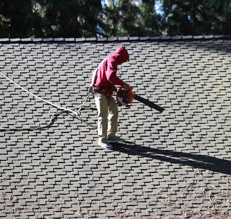 roof cleaning available in Des Moines