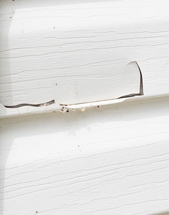 Cracked exterior siding